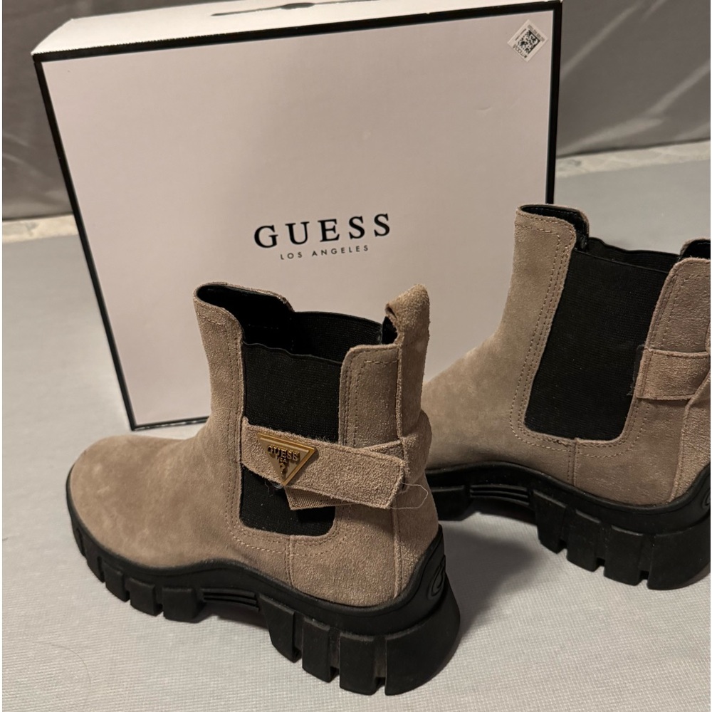 Guess Womens size 8 Hensley2 suade boot
